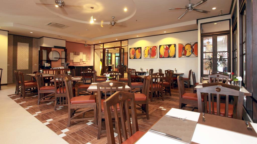 Pattaya Loft Otel Restoran fotoğraf
